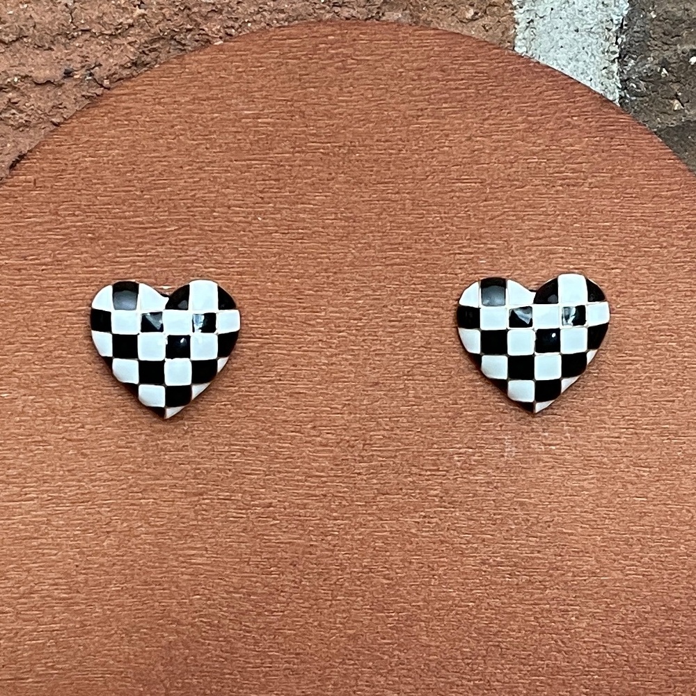 🚫Sold🚫Black and White Checkerboard Heart Earrings